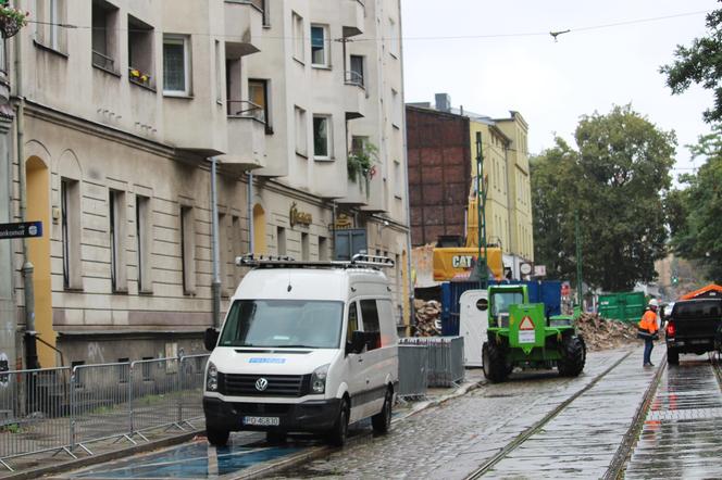 Rozbiórka spalonej kamienicy na Jeżycach 