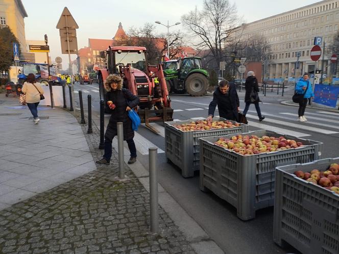 Protest rolników w Katowicach. Zablokowali centrum miasta