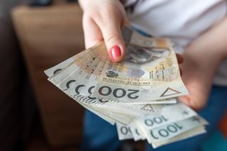 Rodzice nie mają o tym pojęcia. Świadczenie „aktywni rodzice w pracy” możesz pobierać dłużej, nawet po utracie zatrudnienia