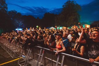 OFF Festival 2025: Kraftwerk, James Blake, Fontaines D.C. i ponad 60 artystów już w ten weekend. Program