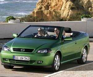 Opel Astra Cabrio: II generacja o kodzie G, była budowana na bazie kompaktu w latach 2001-2006. Pod maskę wkładano silniki: 1.4 100 KM, 1.6 125 KM oraz 2.0 Turbo 200 KM. Ceny startują od 9 000 zł.