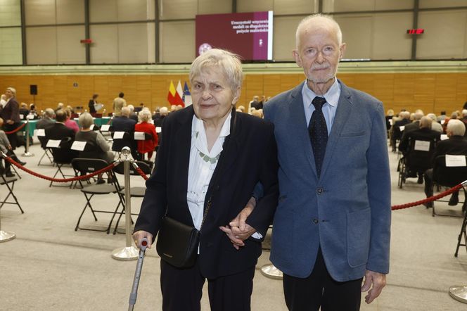 Te pary przeżyły w małżeństwie ponad 50 lat. Prezydent ich za to nagrodził