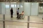 niepelnosprawny chinczyk pekin lotnisko (2)