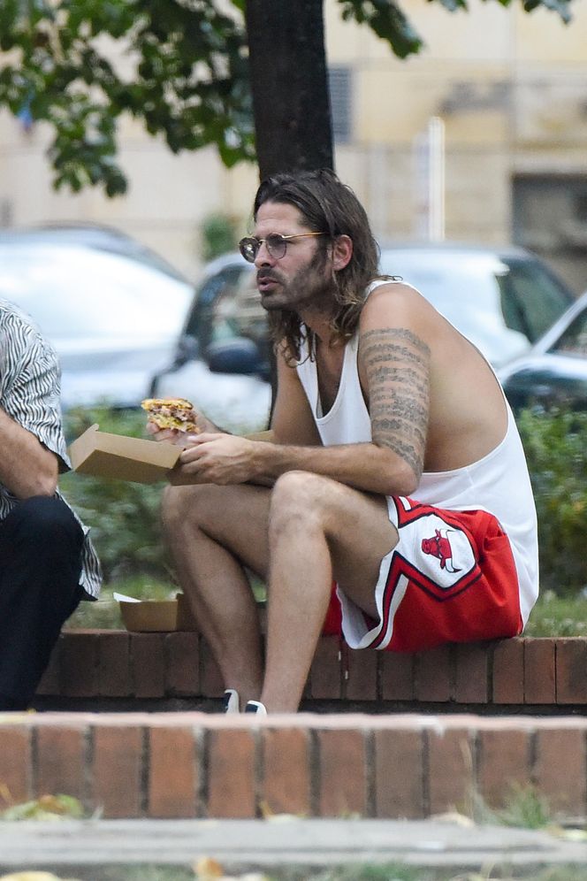 Radzimir Dębski umówił się ze znajomymi na burgera