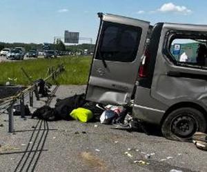 Śmiertelny wypadek na A1 pod Częstochową! Nie żyją dwie osoby, które wypadły z busa