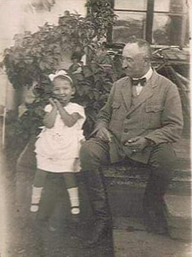 Tadeusz Modzelewski, dziadek Jacka Kurskiego z córką Anną