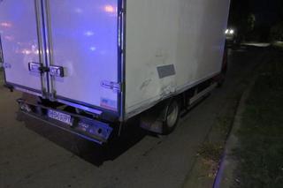 Ze wstępnych ustaleń policjantów wynika, że kierujący samochodem typu BUS nie ustąpił pierwszeństwa przejazdu kierującemu motocyklem Suzuki. Motocyklista poniósł śmieć na miejscu.