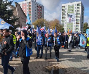 Hutnicy i koksownicy wyszli na ulice w Dąbrowie Górniczej. Apel do rządu o ratunek dla branży i tysięcy miejsc pracy