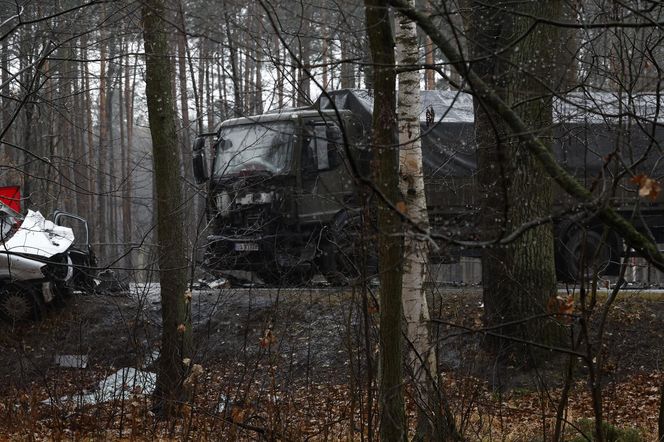 Wypadek ciężarówki z żołnierzami pod Warszawą. Jedna osoba nie żyje, pięć w szpitalu