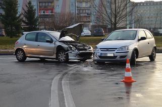 Wypadek na skrzyżowaniu Staszica i Okrzei. Dwie osoby w szpitalu