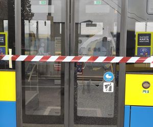 Tarnów. 20-latek wypalił z pistoletu do miejskiego autobusu. Nie wie, czemu to zrobił