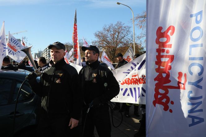 Pikieta służb mundurowych w Warszawie