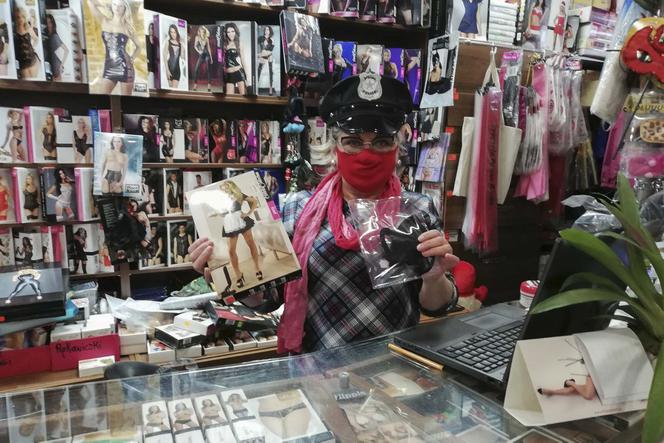 Sex shop sprzedaje maseczki ochronne