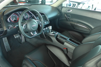 Fit Lovers kupili sobie nowy samochód z silnikiem V10. To sportowe coupe kosztuje krocie!