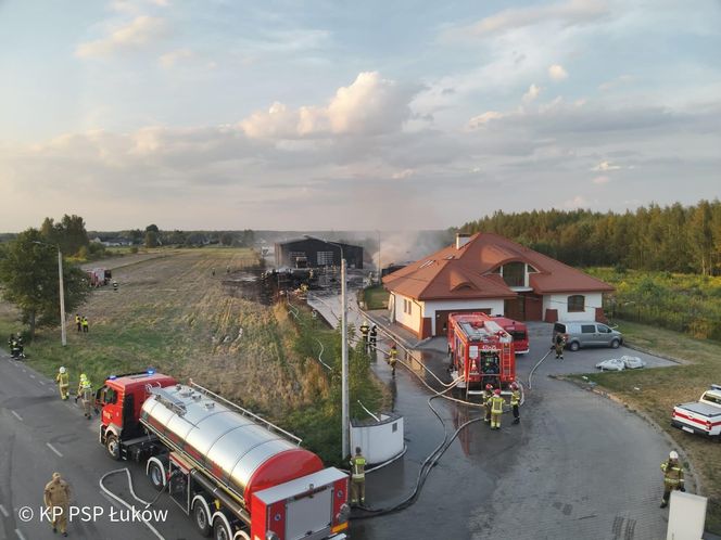 Pożar bazy transportowej w miejscowości Ławki w gminie Łuków
