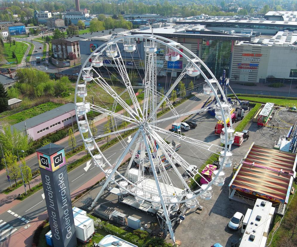 Wesołe miasteczko stanęło przed Galerią Jurajską w Częstochowie 