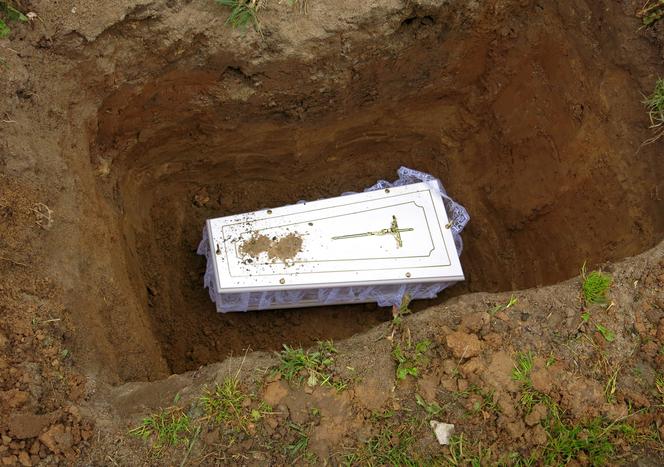 Zambrów. Pogrzeb noworodka znalezionego na wysypisku śmieci