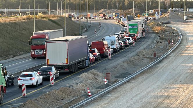 Tragedia na S7. Nie żyje rowerzysta. "Potrącił go kierowca przewożący leki"