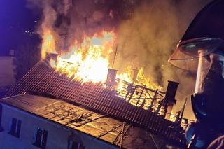   Pożar kamienicy przy ul. Warszawskiej w Olsztynie. Akcja trwała kilka godzin. Zobacz zdjęcia