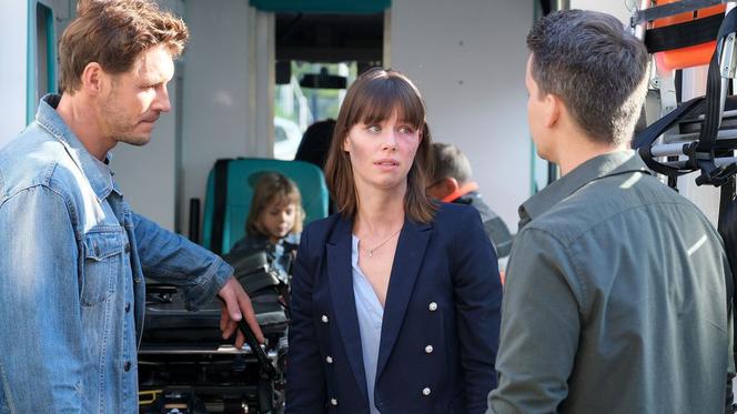 M jak miłość, odcinek 1611. Dorota (Emma Giegżno), Marcin (Mikołaj Roznerski), Jakub Karski (Krzysztof Kwiatkowski), Rafałek (Staś Nogal)