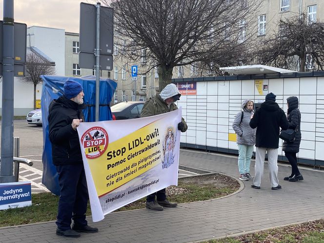 Protest przed Lidlem w Łodzi