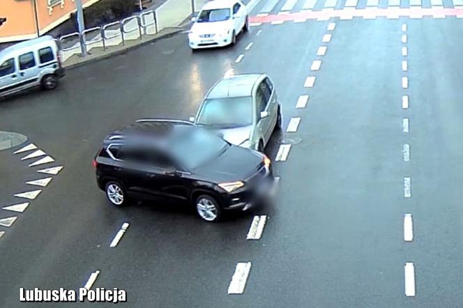 Wypadek w Zielonej Górze. Pojechał na czerwonym świetle, bo inni ruszyli [WIDEO]