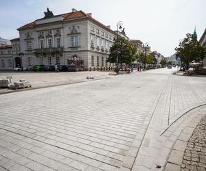 Remont Krakowskiego Przedmieścia. Dyrektor ZDM przegrał zakład! Poszło o termin zakończenia prac