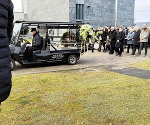 Pogrzeb tragicznie zmarłej rodziny z Namysłowa. Matka i syn spoczęli w jednym grobie. Ceremonia