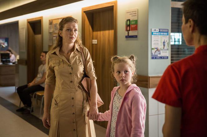 Diagnoza 3 sezon odc. 8. Bogna Mróz (Danuta Stenka), Kasia (Antonina Litwiniak), Sylwia Makusz (Matylda Podfilipska) 