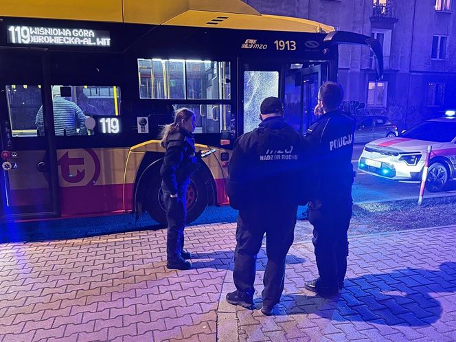 Nieznany sprawca ostrzelał autobus miejski. Celował w kierowcę: „oddał trzy strzały”. Dramatyczny opis