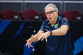 Trener reprezentacji Brazylii otrzymał tragiczną wiadomość chwile przed meczem. Nie mógł wytrzymać. Zalał się łzami