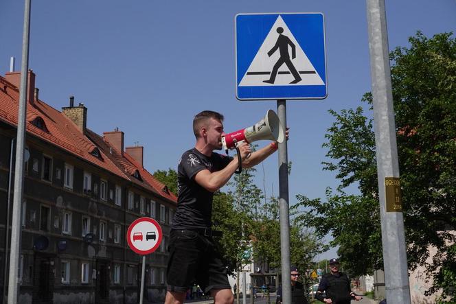 Przemarsz kibiców Stali Gorzów przed meczem z Falubazem Zielona Góra