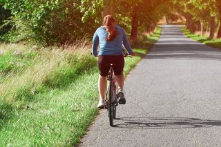 Bestialski atak pod Nowym Dworem Mazowieckim: Rowerzystka cudem uniknęła tragedii!