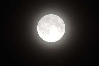 Pełnia Księżyca w sierpniu 2023 zaświeci dwa razy. Znamy daty!