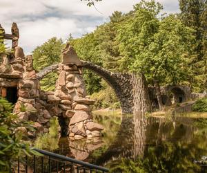 Przepiękne miejsce z odznaczeniem UNESCO blisko granicy polsko-niemieckiej. Zobaczcie jak wygląda Park w Mużakowie