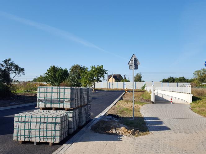 Do tunelu pod torami koło Okrężnej po twardym
