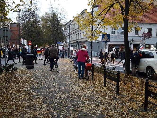 Idą lwice na ulice. Mieszkańcy Leszna znów protestują