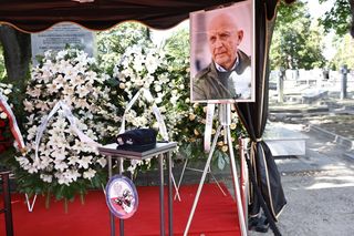 Pogrzeb Jerzego Dziewulskiego. Policjanci odprowadzili go do grobu