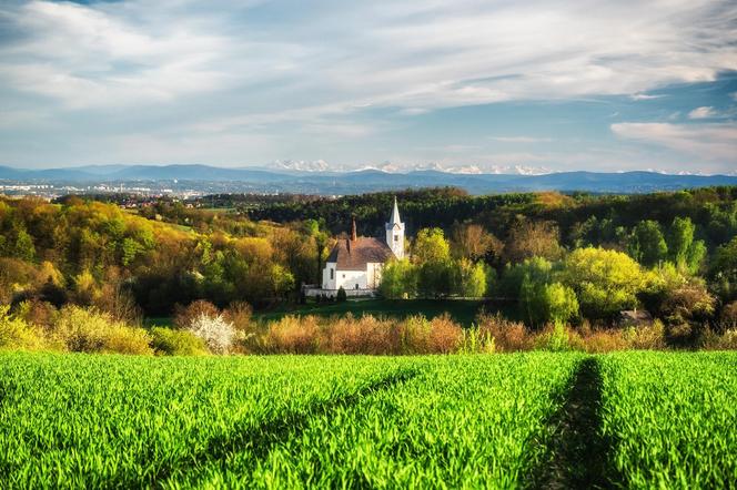 Największa wieś w Małopolsce leży w malowniczym miejscu. Ma więcej mieszkańców, niż niejedno miasto 