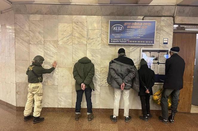 Sabotażyści w kijowskim metrze mieli amunicję w pluszowym misiu 