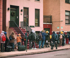 NYC i Chicago walczą z migracyjną falą