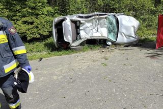 Osobowe BMW dachowało pod Mińskiem Mazowieckim. Kierowca był pijany, pasażer zginął na miejscu