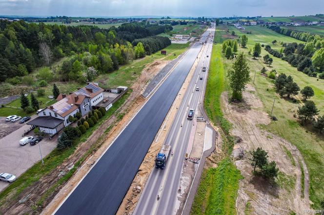 Trwa remont gierkówki w województwie  śląskim. Drogowcy układają nawierzchnię