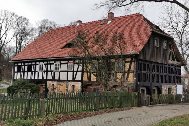 Bogatynia ul. Kościuszki 114 Dom Chlebowy. Budynek datowany na 1787 rok w trakcie prac konserwatorskich
