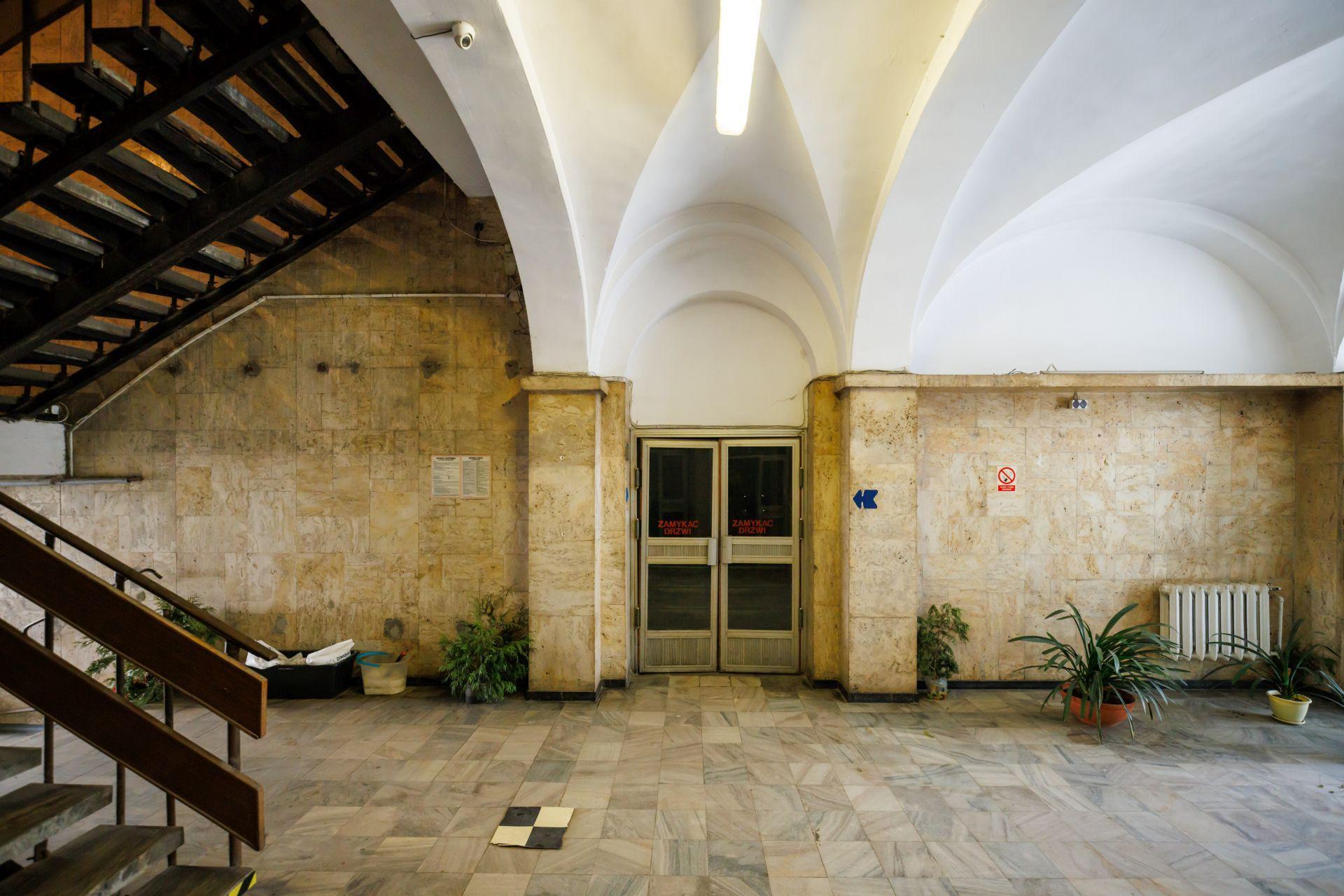 Wnętrze budynku po PKP przy Dworcowej