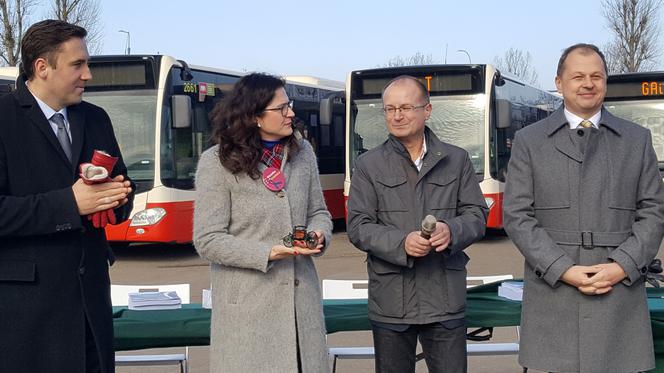 Podpisanie umowy najmu 48 nowych autobusów w Gdańsku