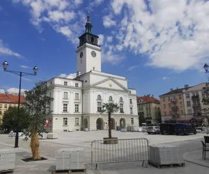 Kalisz. Remont Głównego Rynku przedłużony 