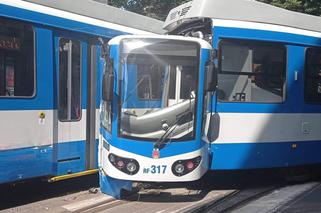 Kraków. Zderzenie tramwajów na skrzyżowaniu ulic Piłsudskiego i Straszewskiego