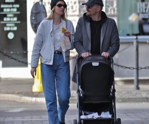 Krzysztof Ibisz z rodziną na spacerze