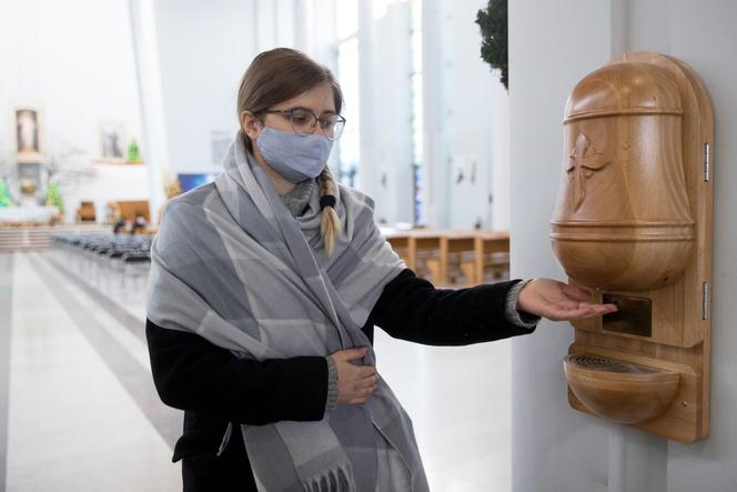 Bezdotykowe Kropielnice w sanktuarium w Łagiewnikach